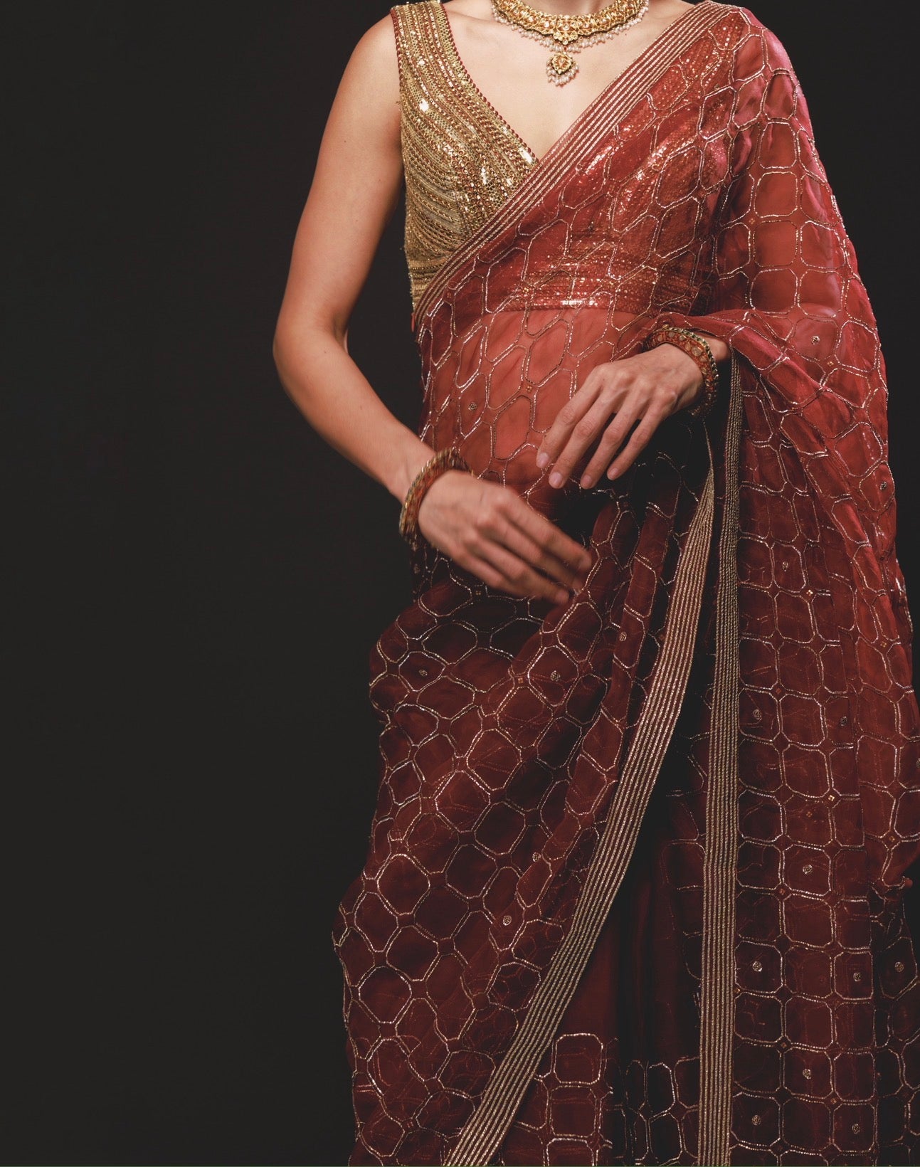Chaukor saree set in Laal