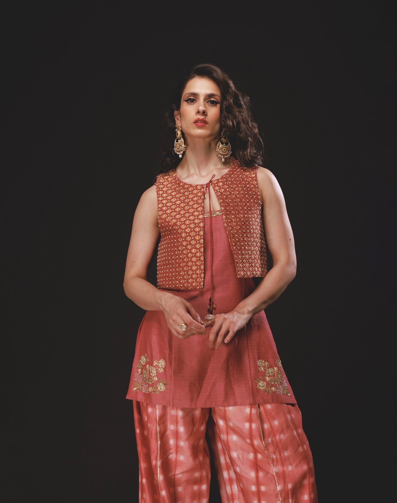 Zoya Set in Laal