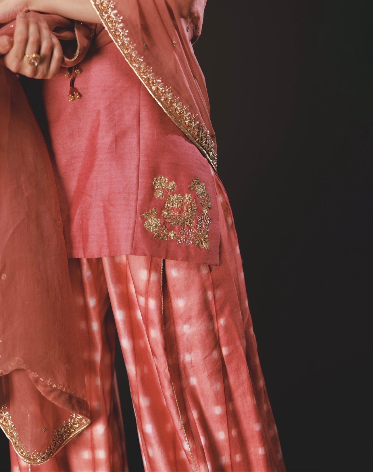 Zoya Set in Laal
